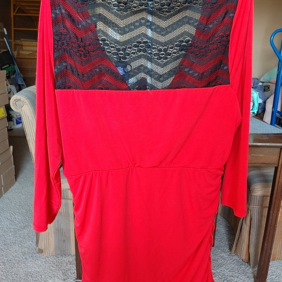 Torrid plus size 0 red long sleeve and black lace top - Picture 3 of 5